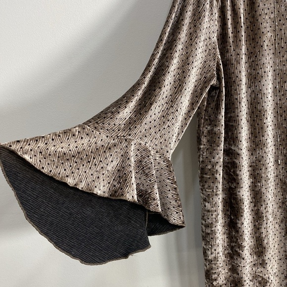 Velvet Polka Dot Top Flare Sleeves NWT 18/20W - Picture 6 of 14